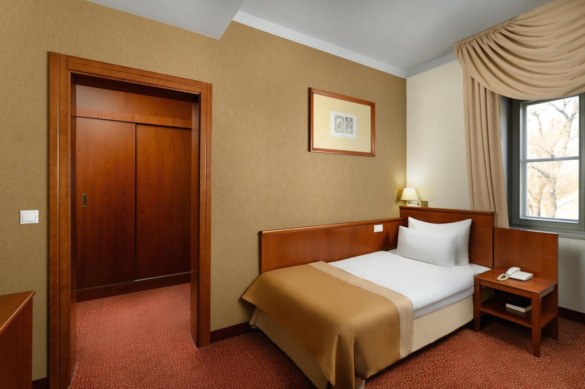 Mercure Szekesfehervar Magyar Kiraly ภายนอก รูปภาพ