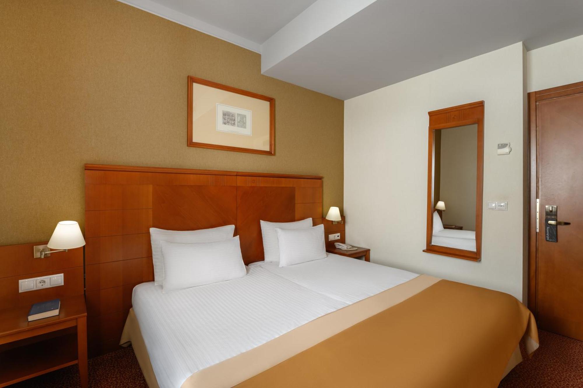 Mercure Szekesfehervar Magyar Kiraly ภายนอก รูปภาพ