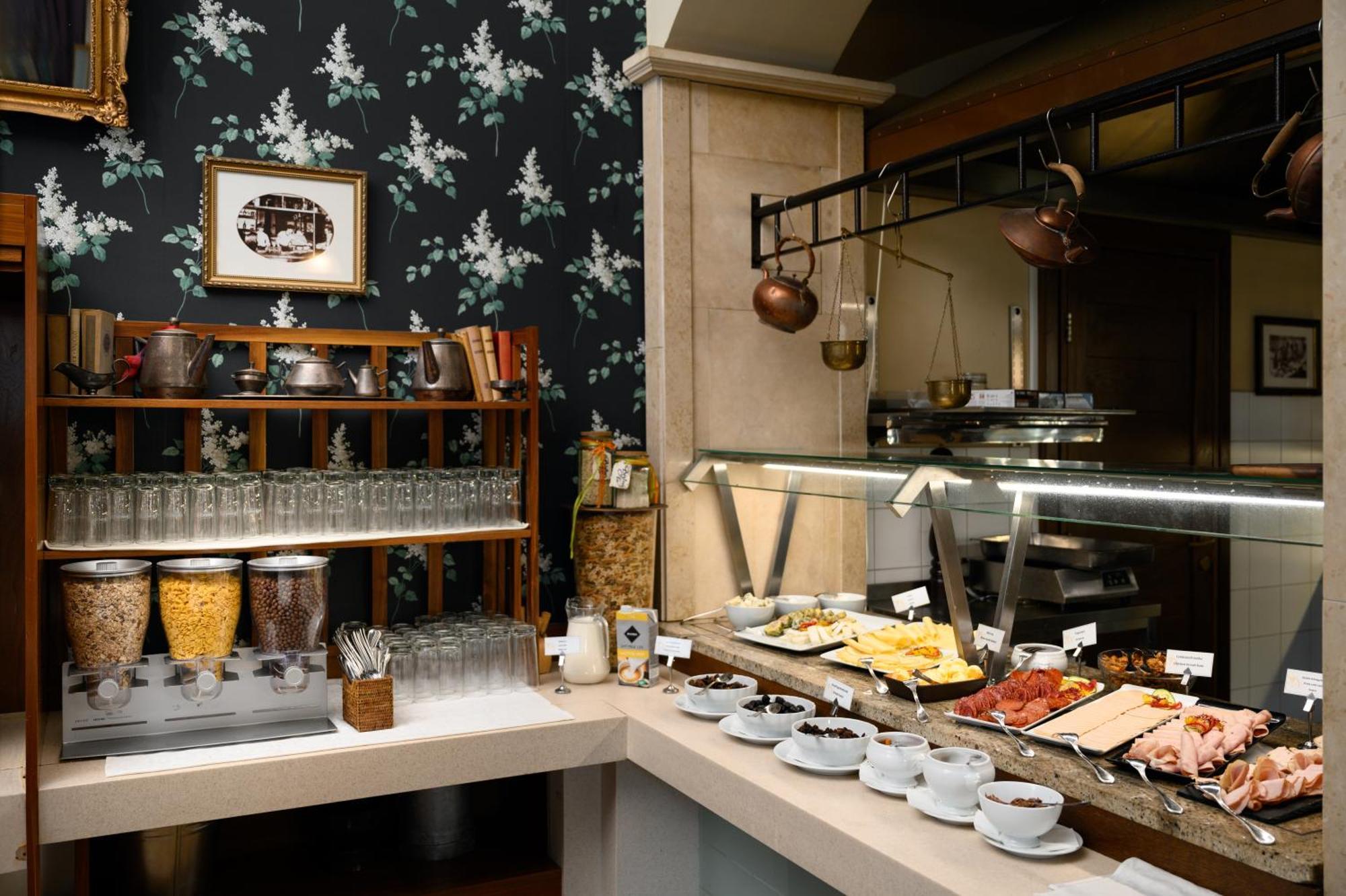 Mercure Szekesfehervar Magyar Kiraly ภายนอก รูปภาพ