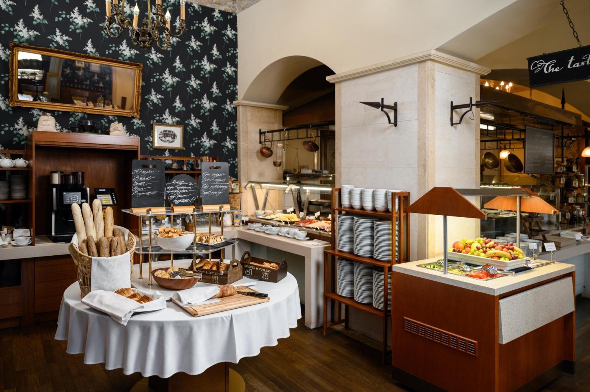 Mercure Szekesfehervar Magyar Kiraly ภายนอก รูปภาพ