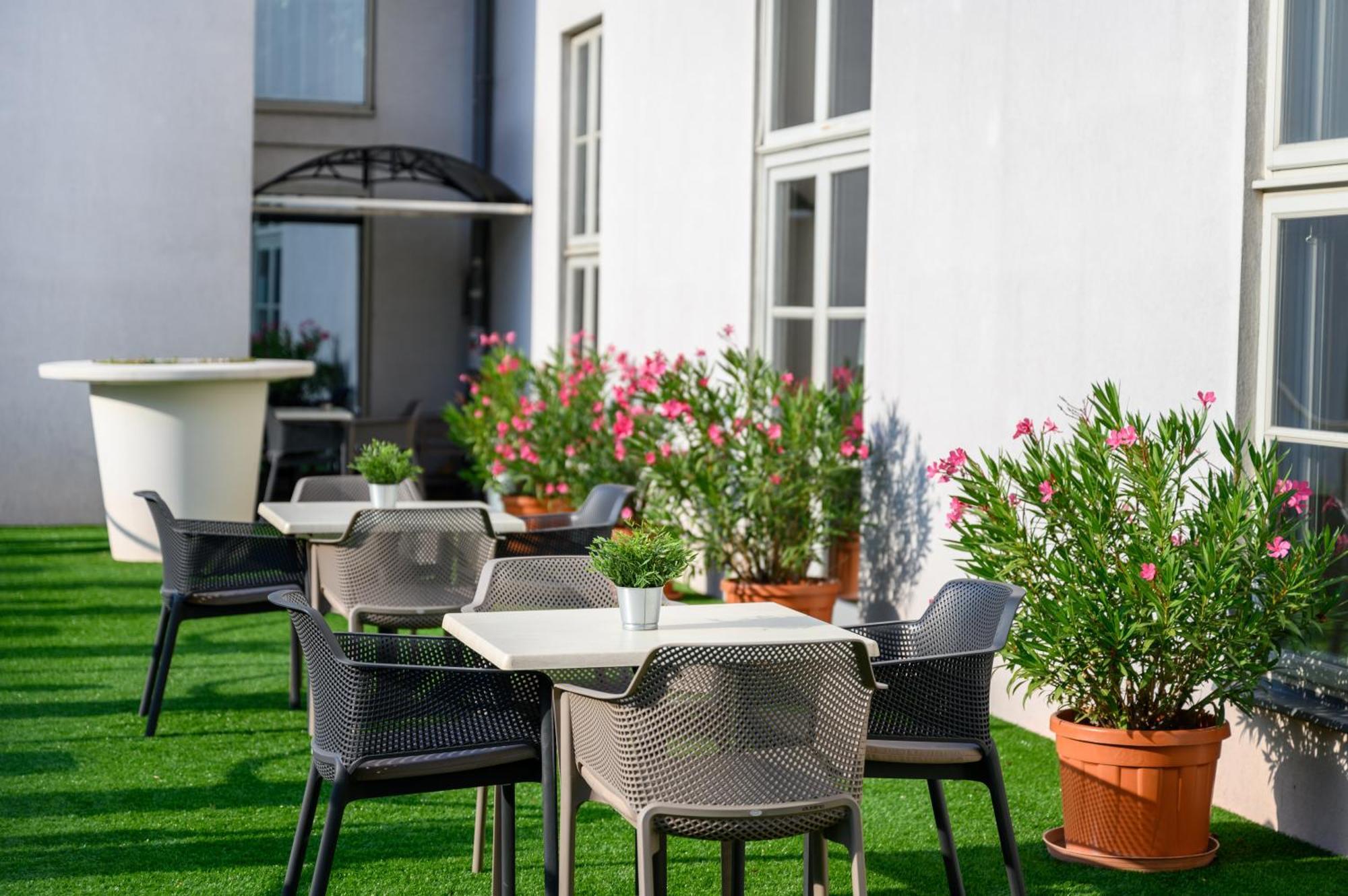 Mercure Szekesfehervar Magyar Kiraly ภายนอก รูปภาพ