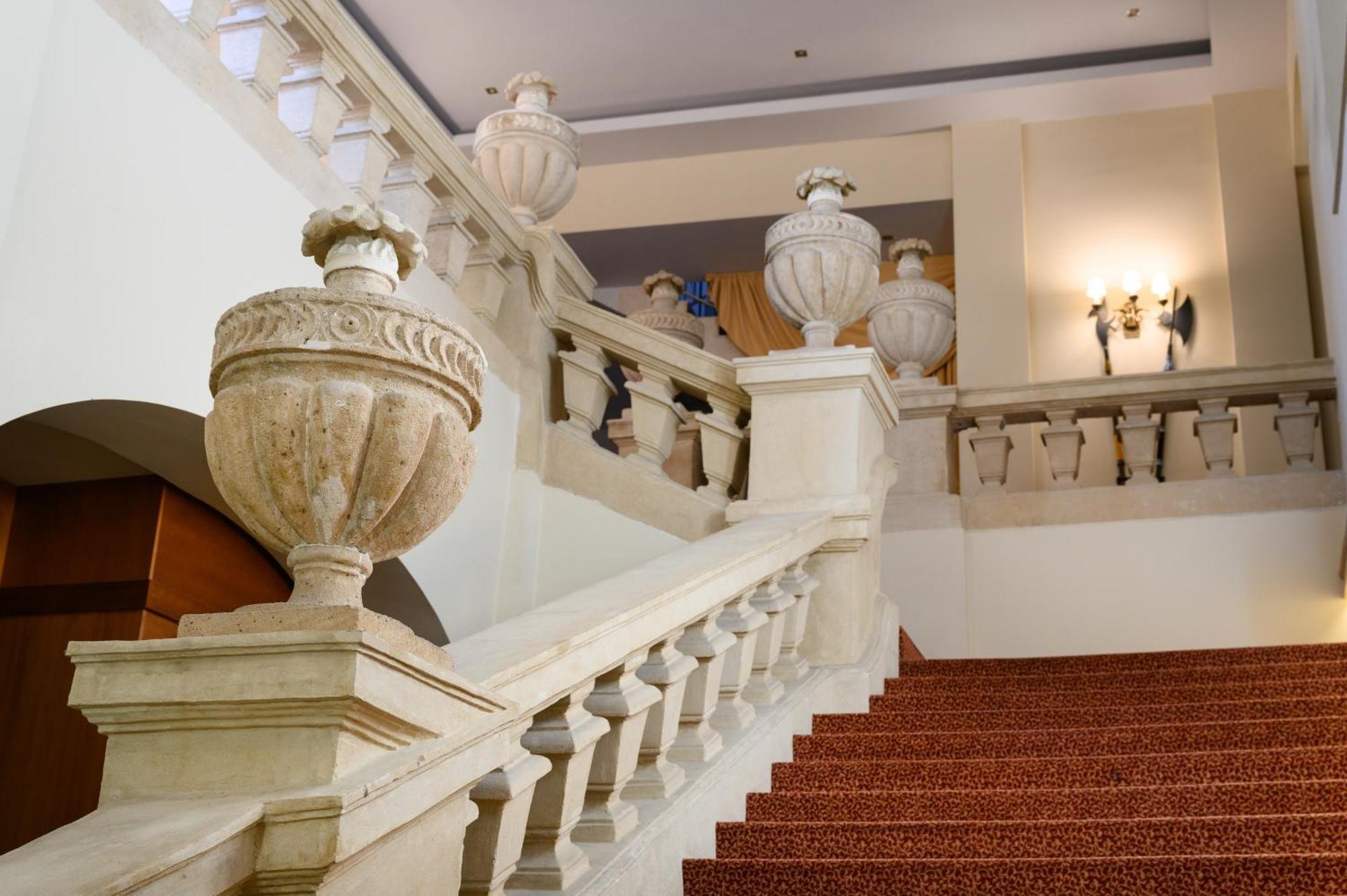 Mercure Szekesfehervar Magyar Kiraly ภายนอก รูปภาพ