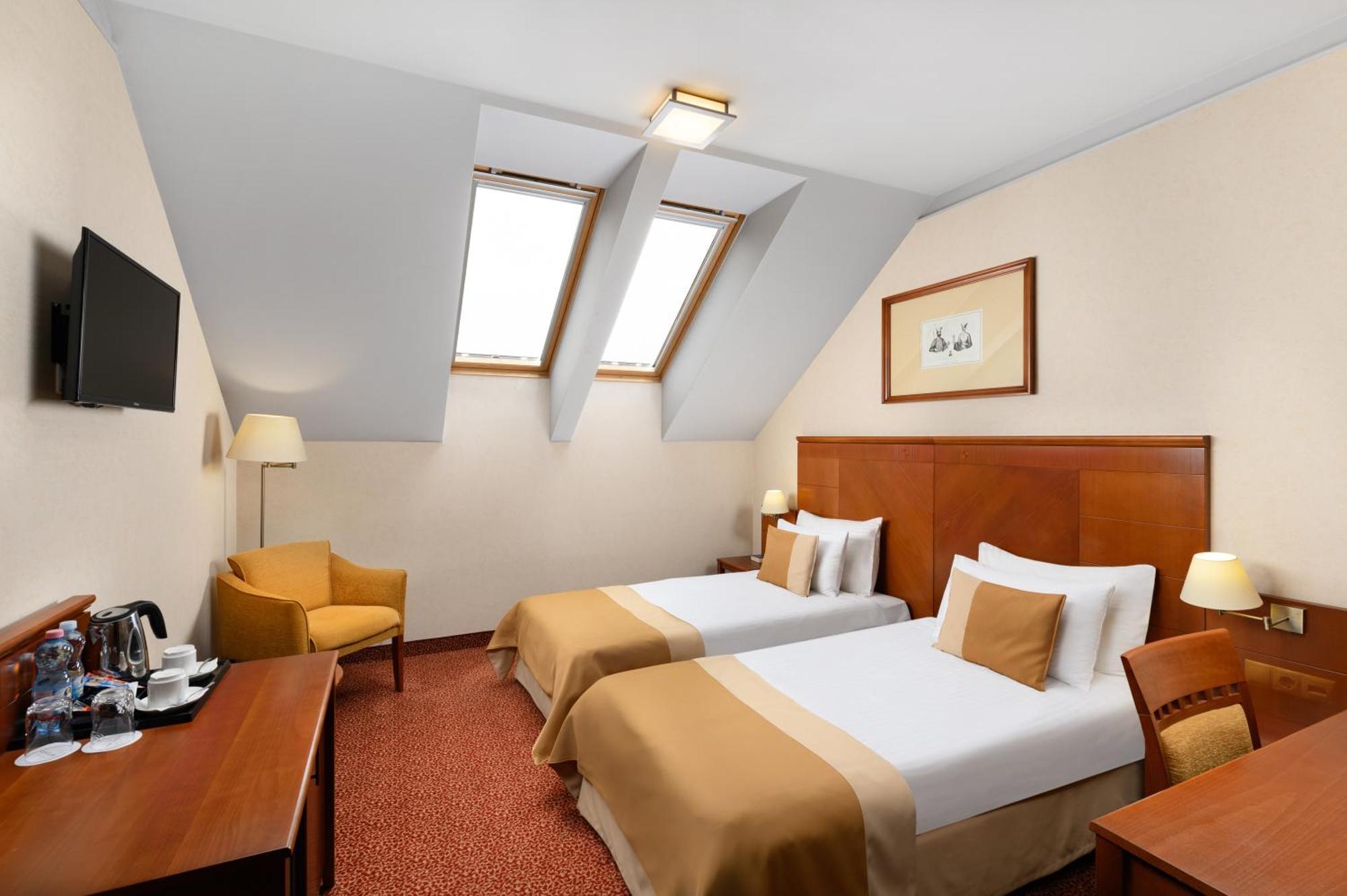 Mercure Szekesfehervar Magyar Kiraly ภายนอก รูปภาพ