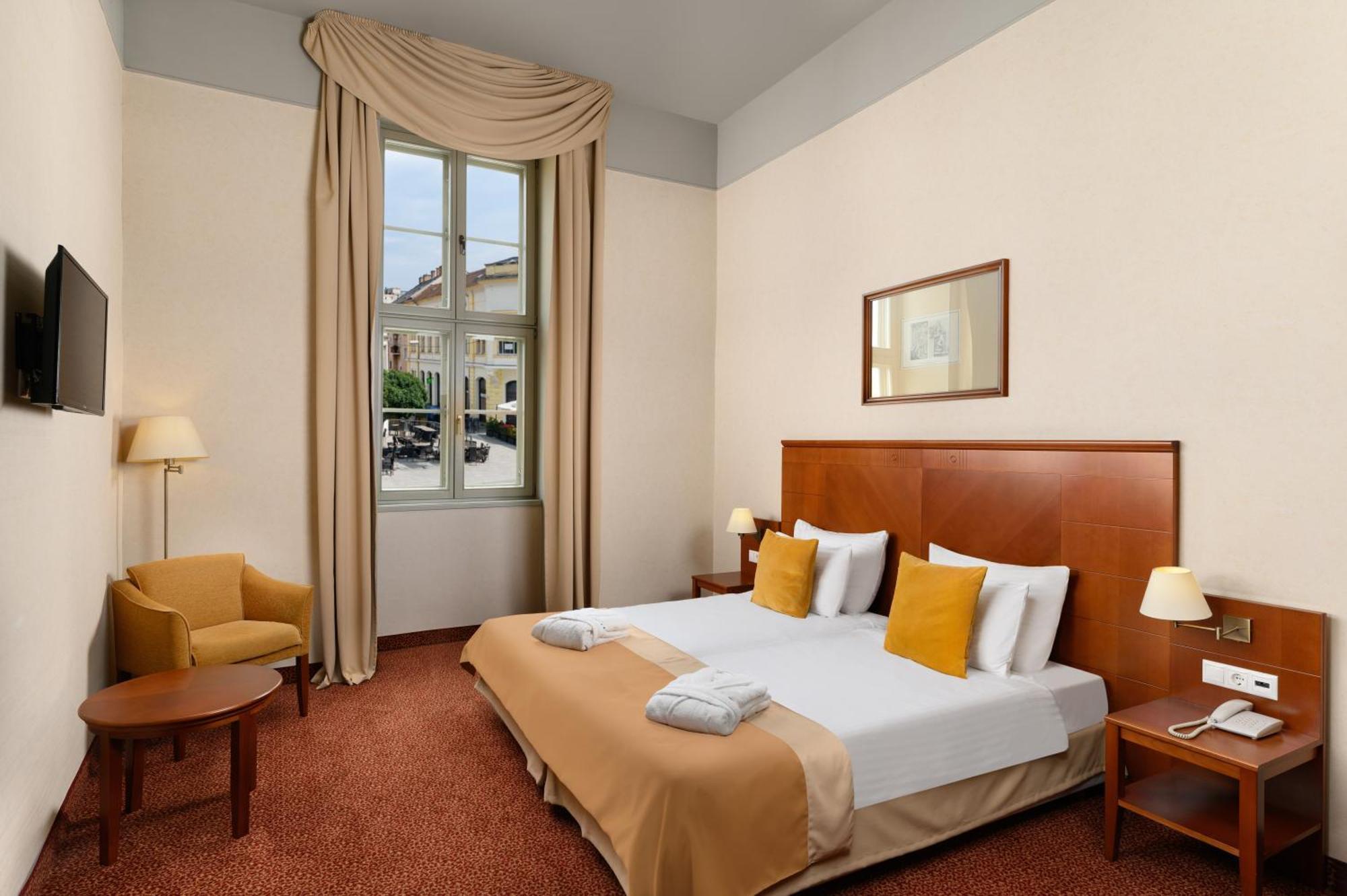 Mercure Szekesfehervar Magyar Kiraly ภายนอก รูปภาพ