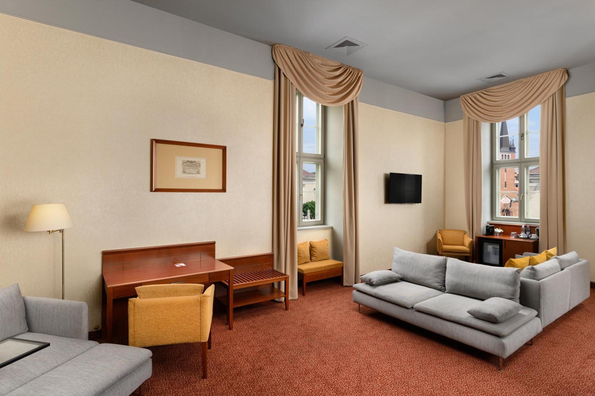 Mercure Szekesfehervar Magyar Kiraly ภายนอก รูปภาพ