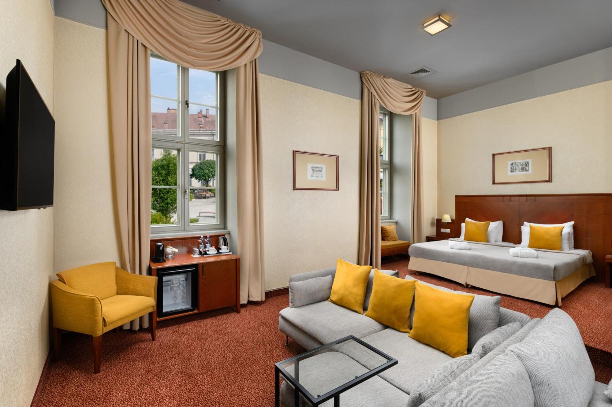 Mercure Szekesfehervar Magyar Kiraly ภายนอก รูปภาพ