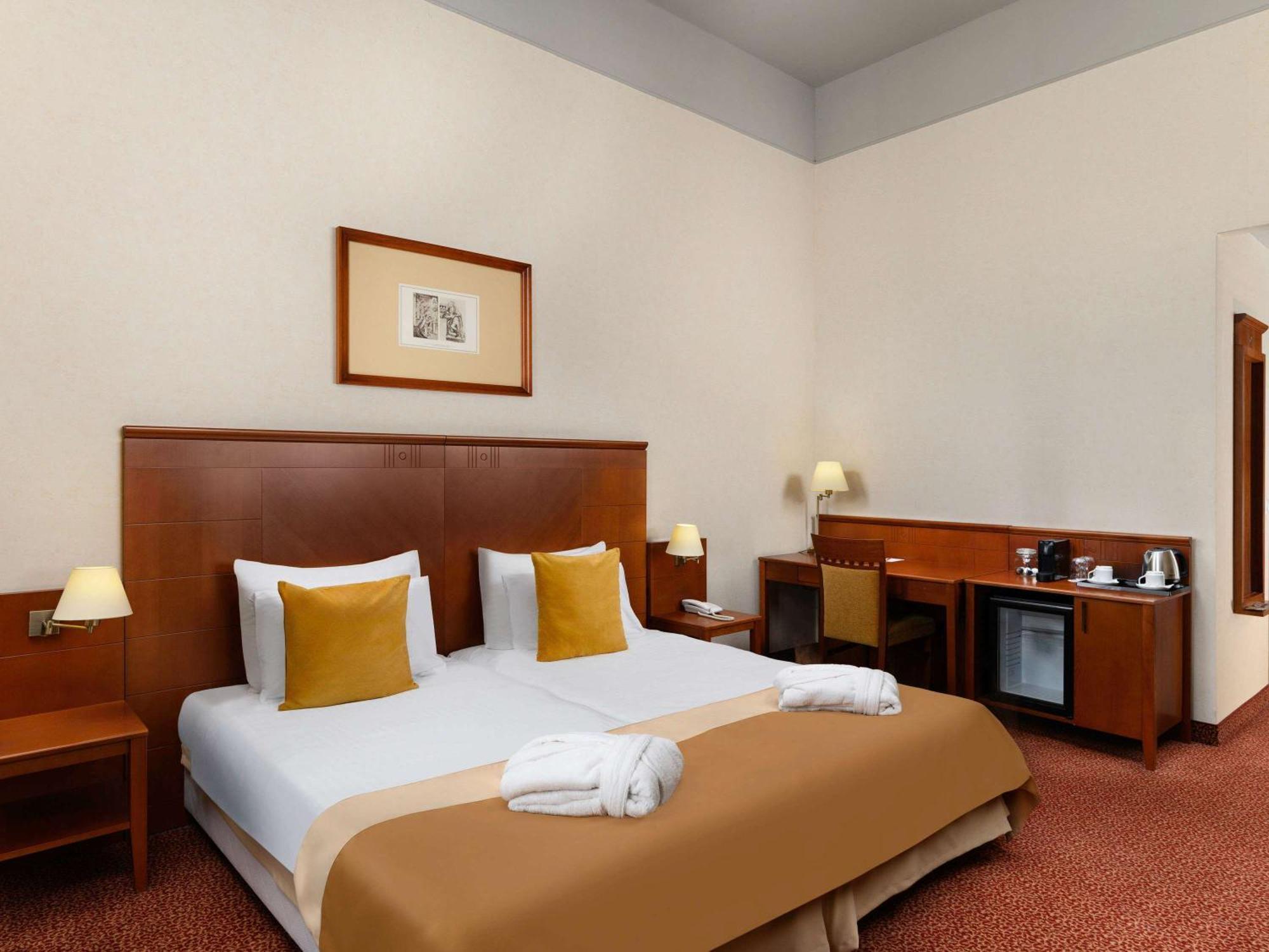 Mercure Szekesfehervar Magyar Kiraly ภายนอก รูปภาพ