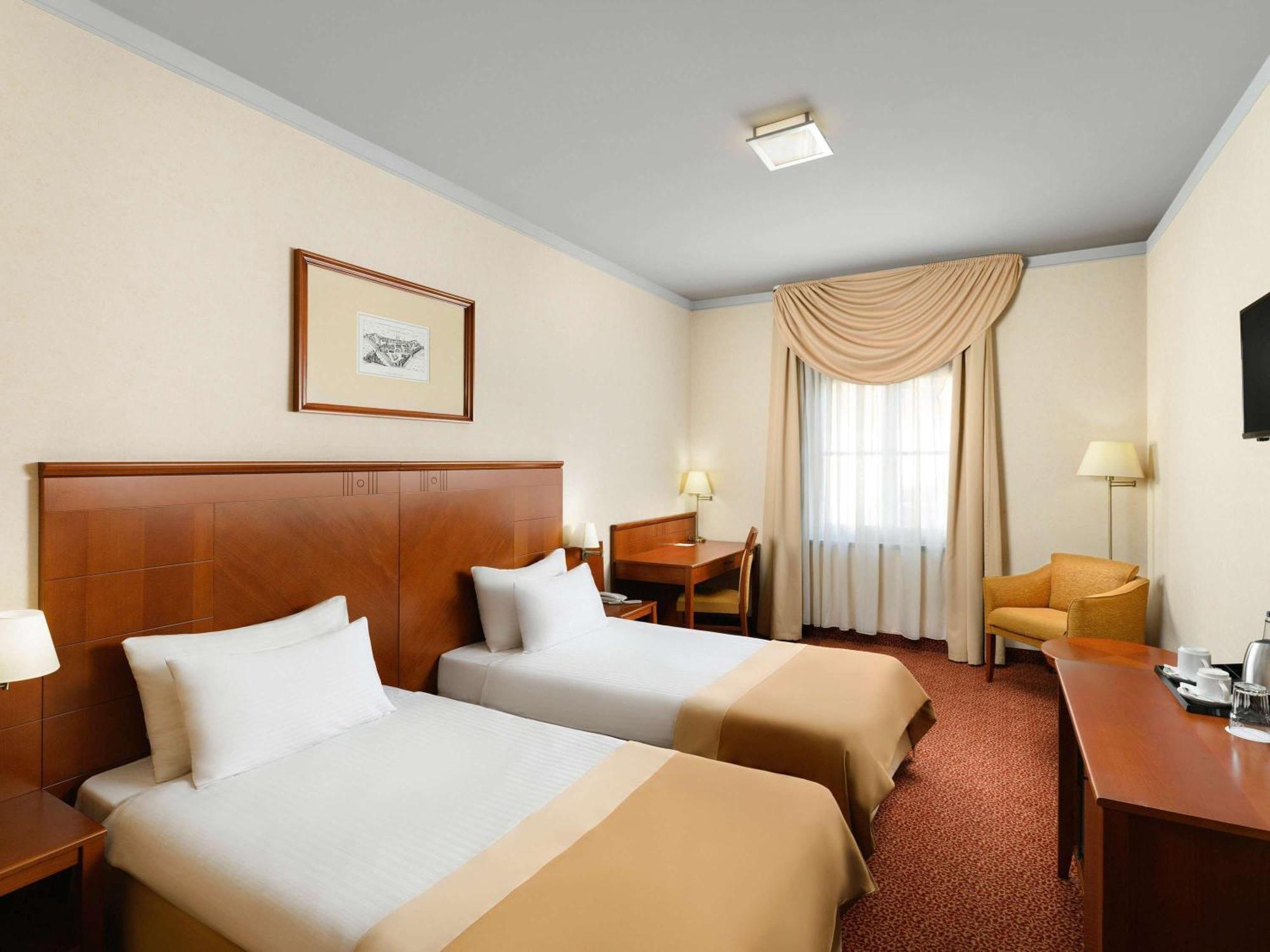 Mercure Szekesfehervar Magyar Kiraly ภายนอก รูปภาพ