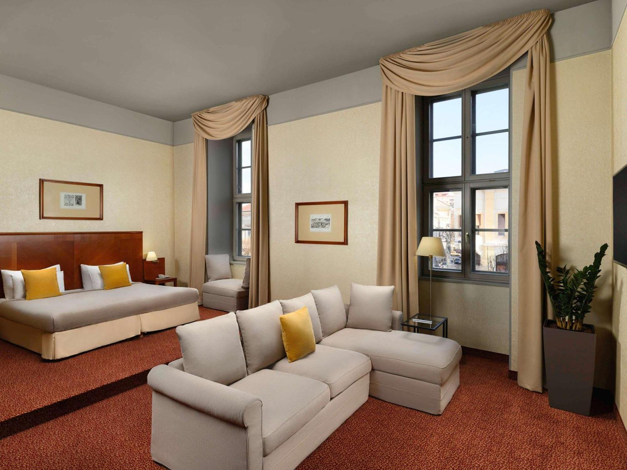 Mercure Szekesfehervar Magyar Kiraly ภายนอก รูปภาพ