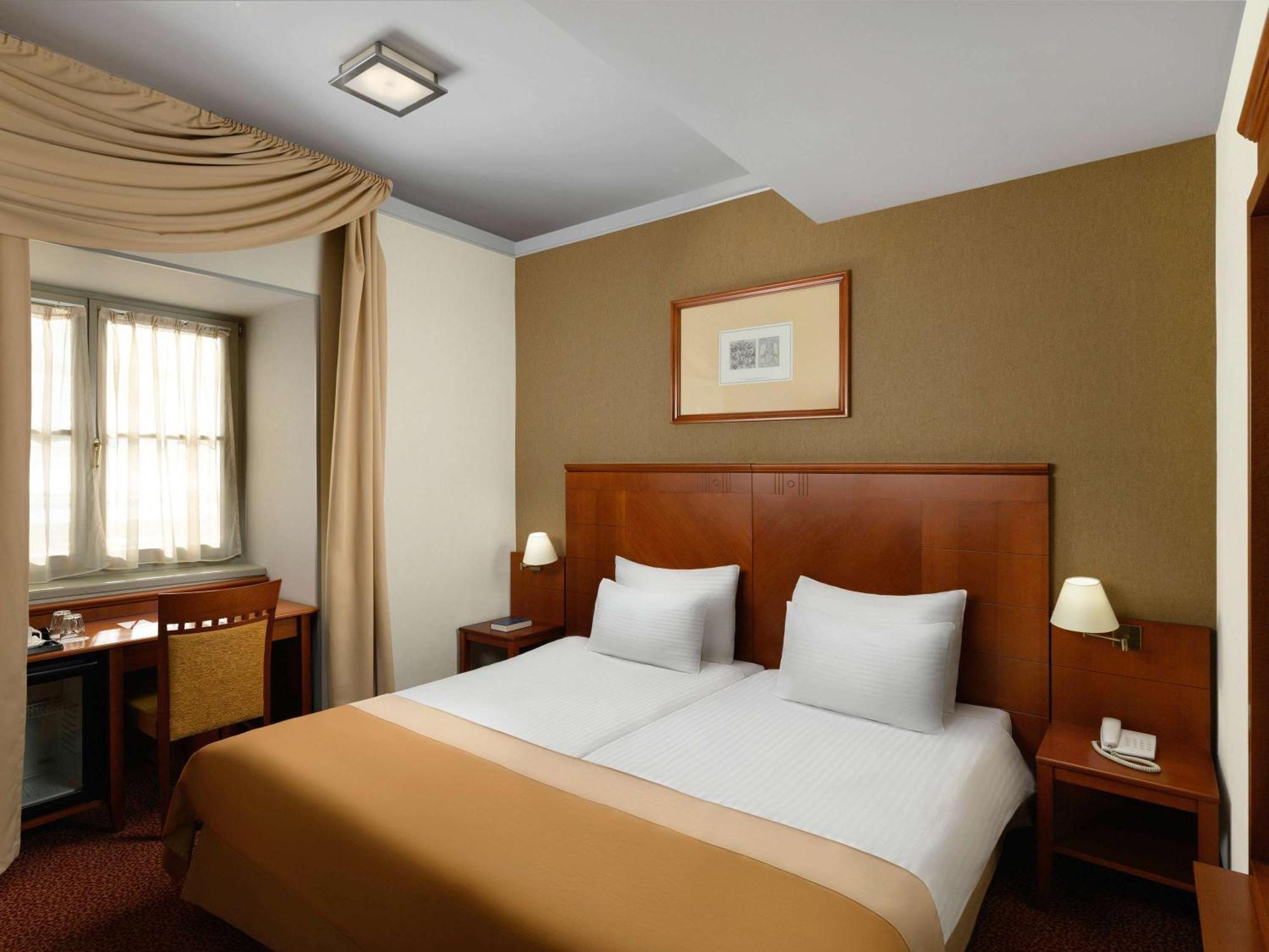 Mercure Szekesfehervar Magyar Kiraly ภายนอก รูปภาพ
