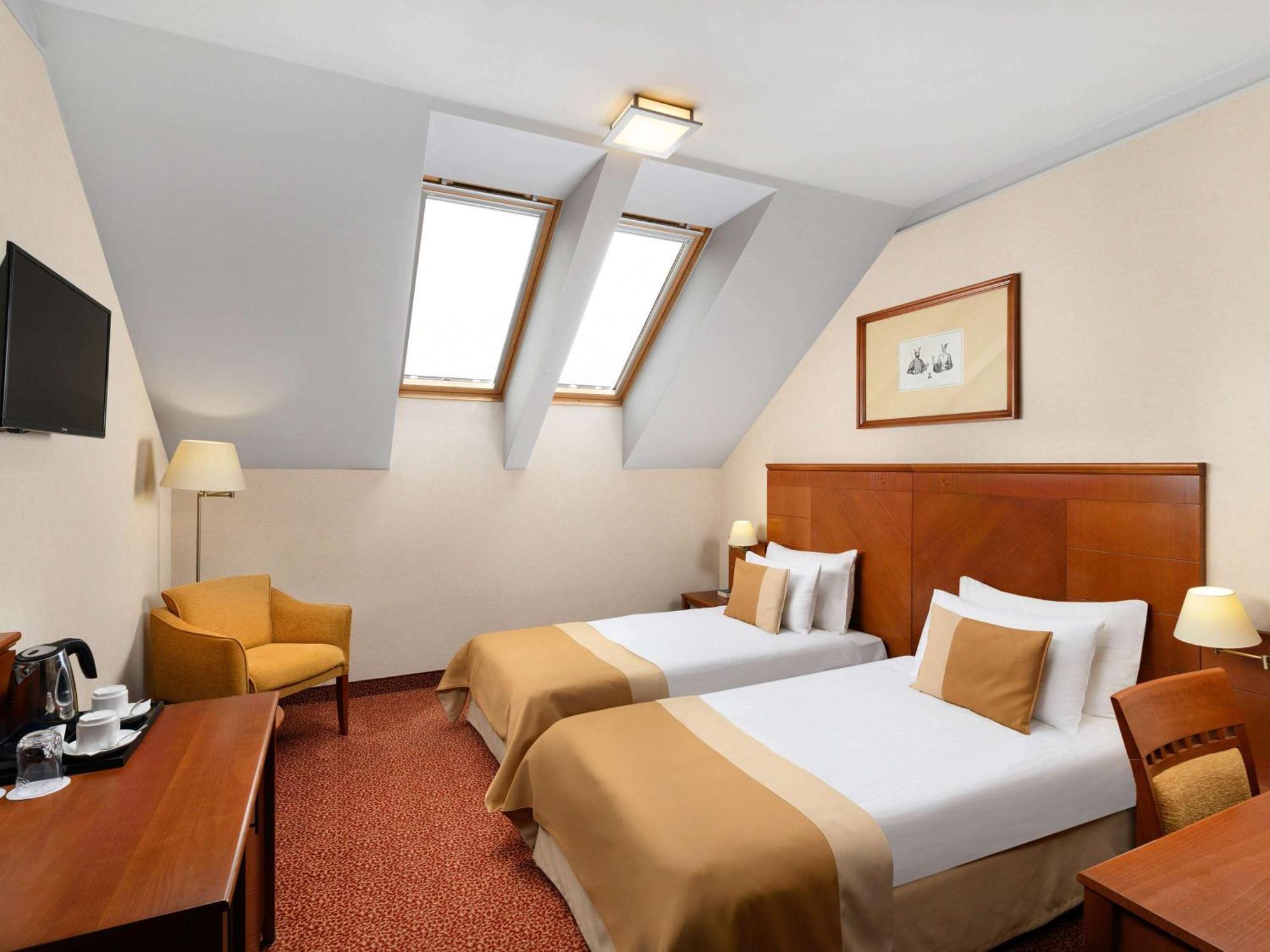 Mercure Szekesfehervar Magyar Kiraly ภายนอก รูปภาพ
