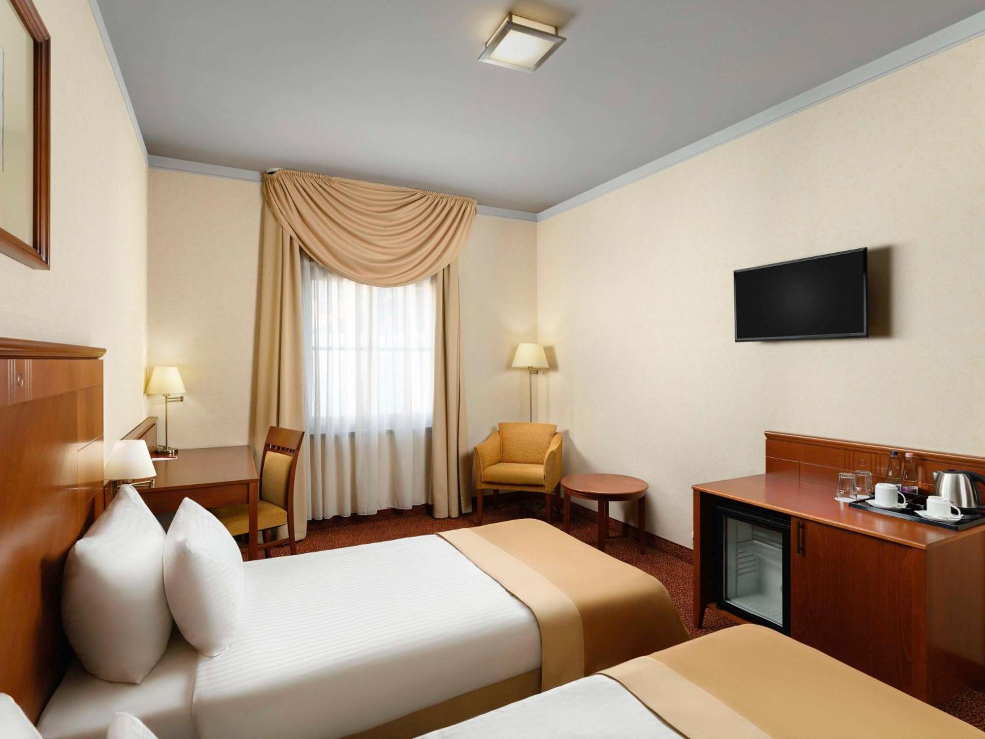 Mercure Szekesfehervar Magyar Kiraly ภายนอก รูปภาพ