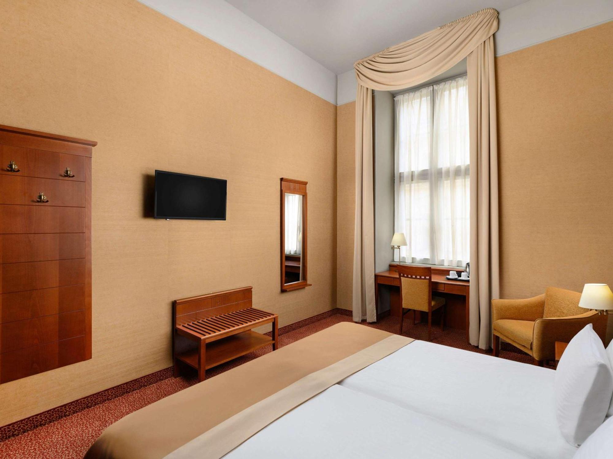 Mercure Szekesfehervar Magyar Kiraly ภายนอก รูปภาพ