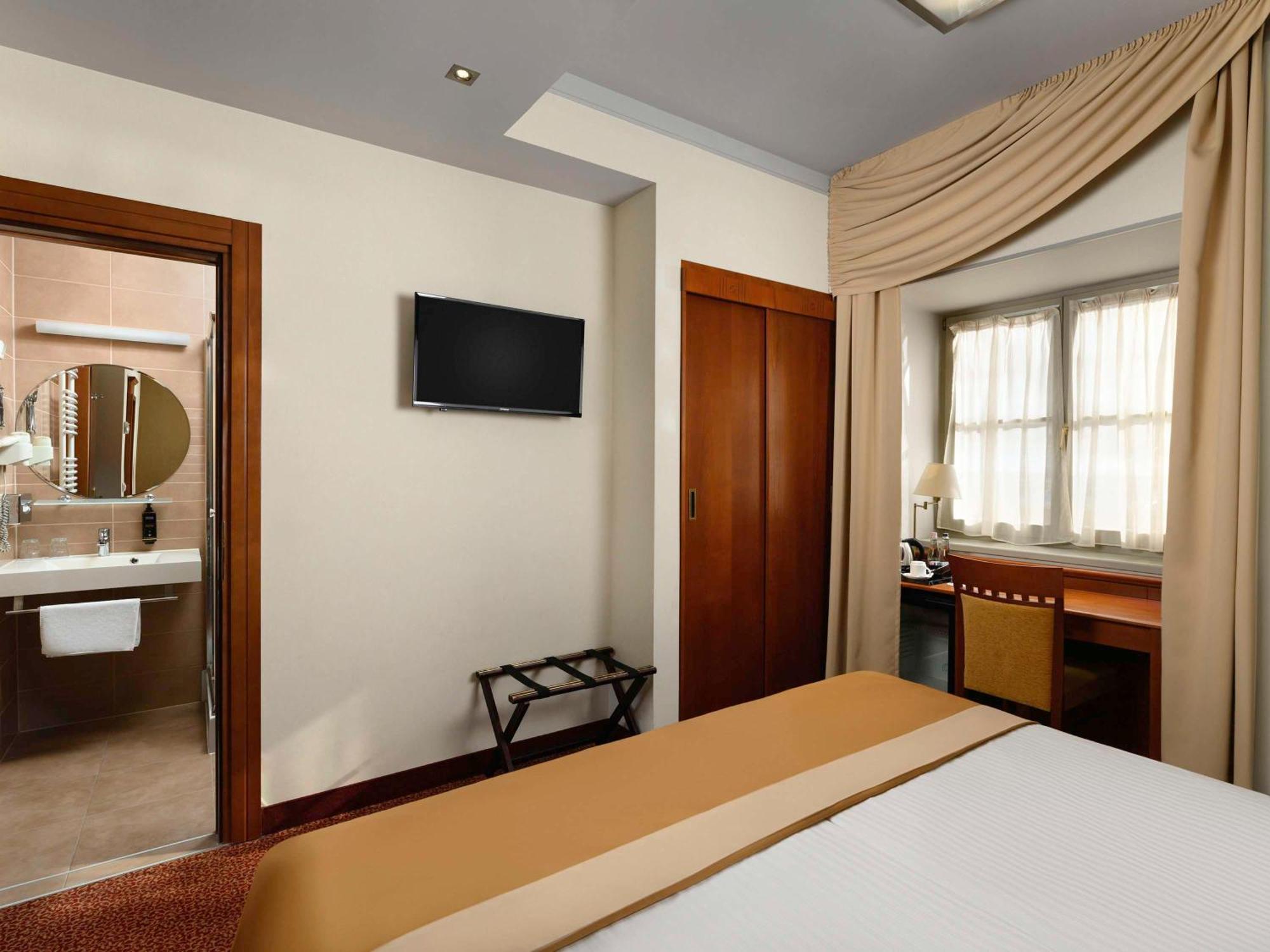 Mercure Szekesfehervar Magyar Kiraly ภายนอก รูปภาพ