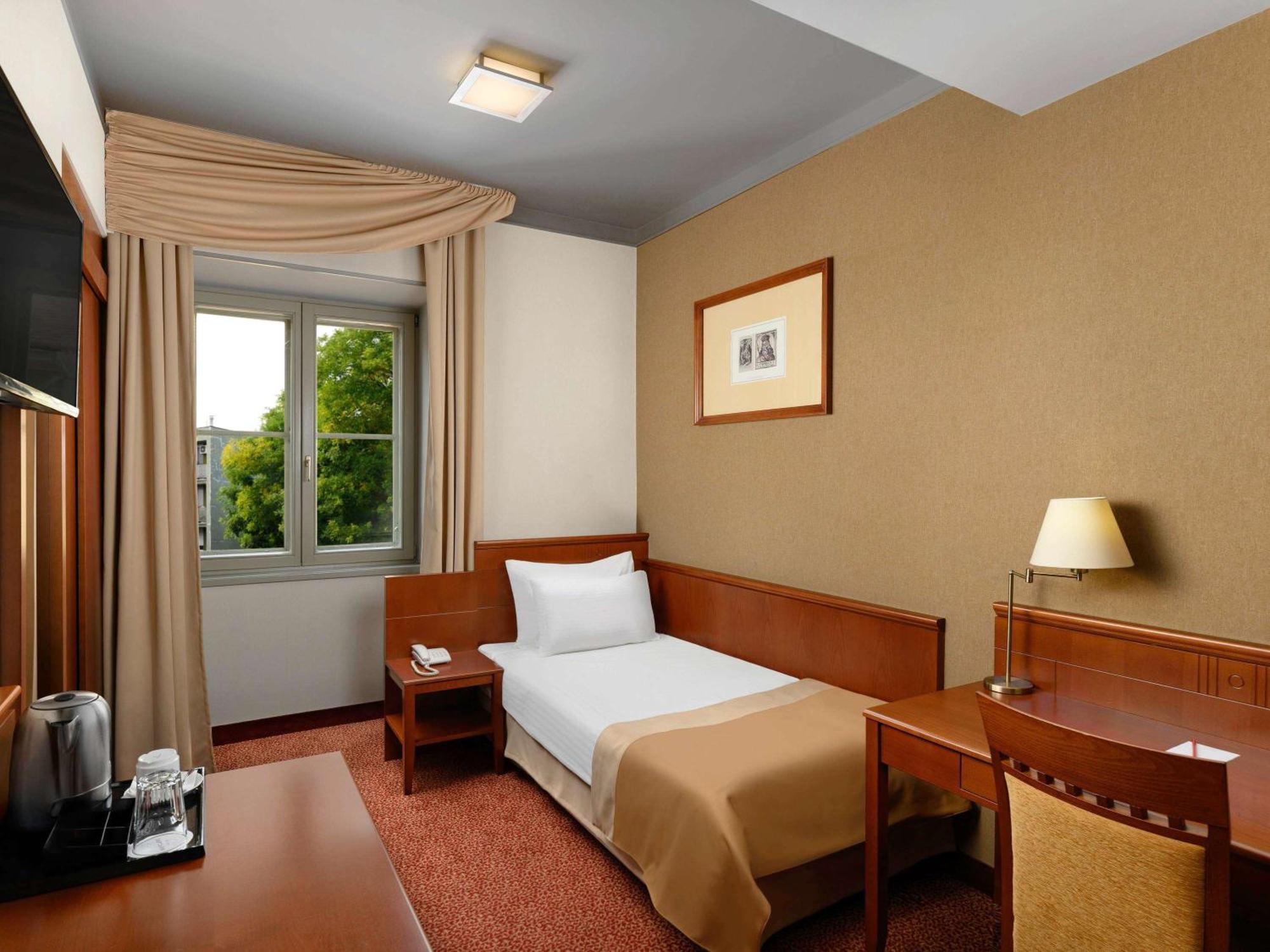 Mercure Szekesfehervar Magyar Kiraly ภายนอก รูปภาพ