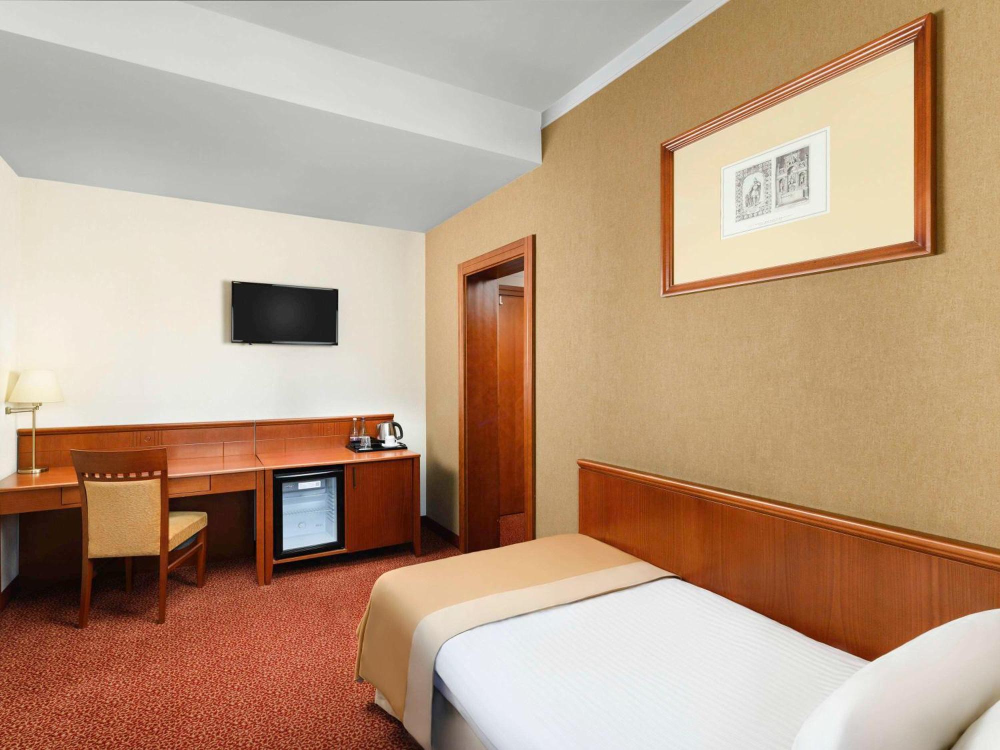 Mercure Szekesfehervar Magyar Kiraly ภายนอก รูปภาพ